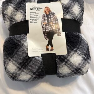 & Other Stories Black and White Sherpa Throw